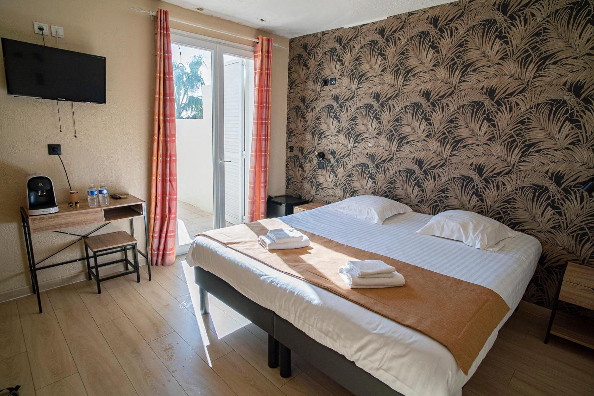 Hotel De La Mer Hyeres Exterior photo